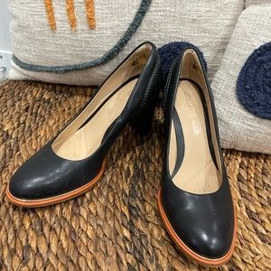Clarks Women’s Cushion Plus Heels Black